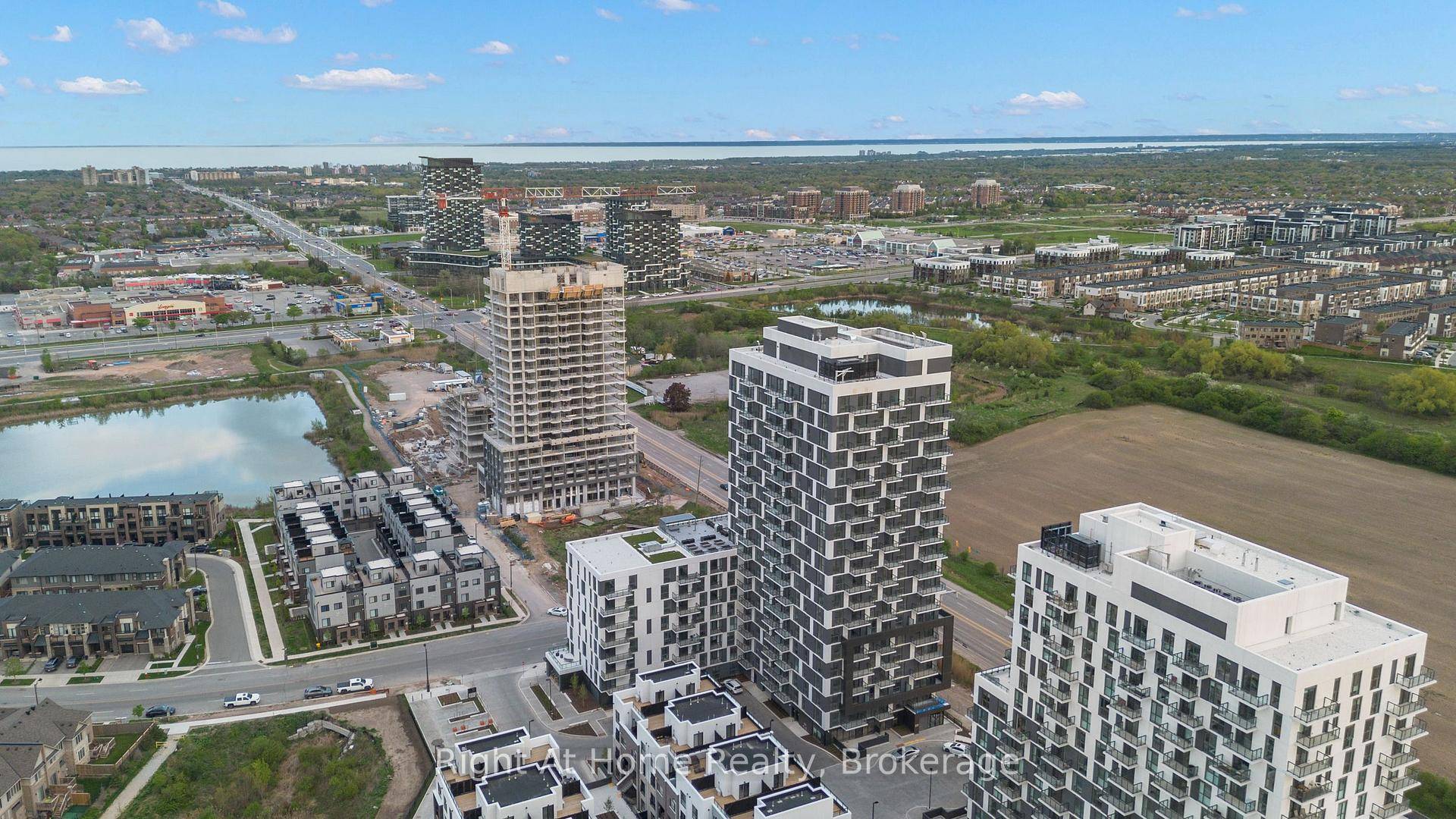 Bright amp ; Modern Condo Living in Prime Oakville !