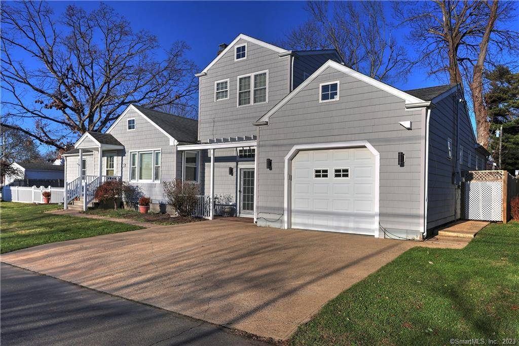 Enjoy coastal living at its best in this lovely 3 bedroom, 2.