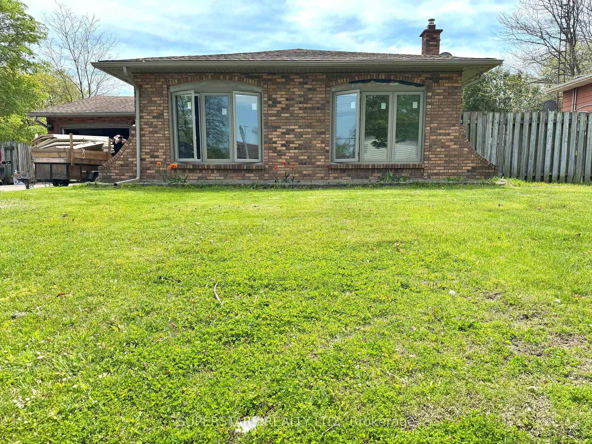 Welcome to 157 Rolling Acres Dr, situated in a desirable and established neighbourhood.