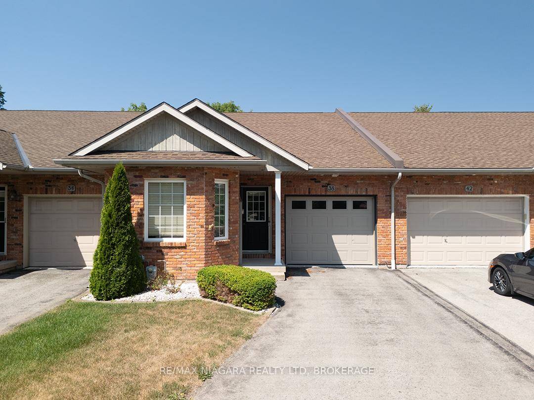 This freehold bungalow townhome in Portal Village offers a bright, low maintenance lifestyle in a great west end location.