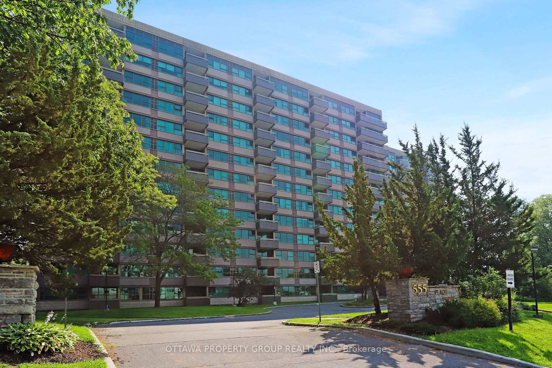 This well appointed 2 bedroom condo located in Manor Park maybe the place for you.