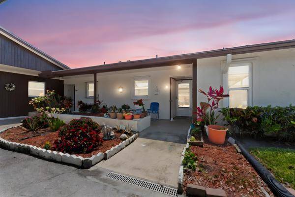 Beautiful 55 Condo Villa in a serene community !