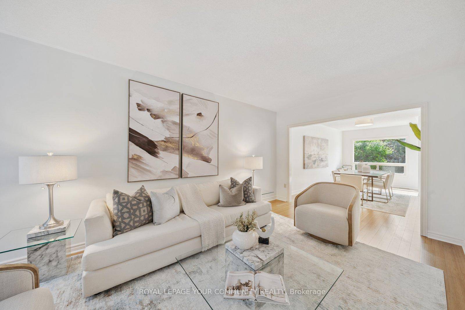 Discover this charming, spacious residence in the heart of Thornhill's highly sought after Beverley Glen community.