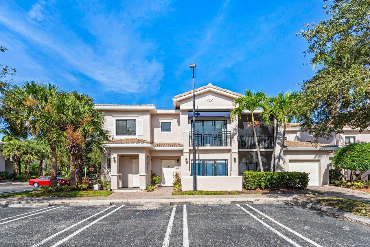 Stunning 3BR 2BA Corner Condo in Prime Location !