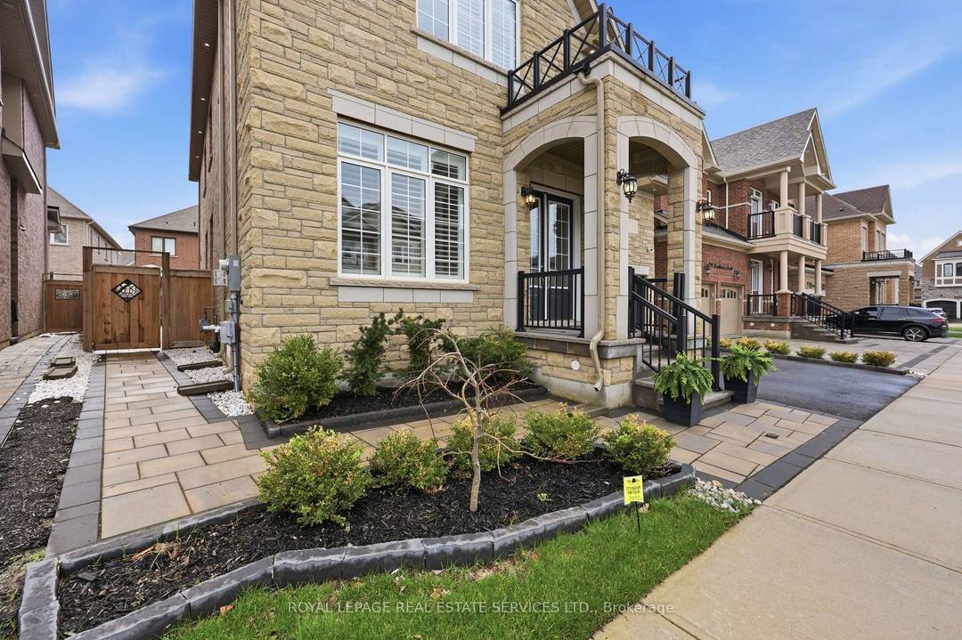 A Spectacular Luxurious 5 Bedroom, 5 Bathroom Detached Home Situated On One Of The Finest Streets In Preserve Oakville !