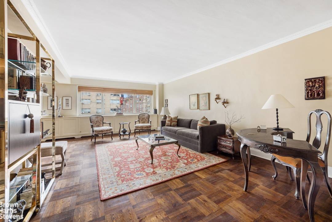 JUST LISTED ! A rare and coveted high floor corner home with nearly 40 feet of frontage over Park Avenue and vistas of the Empire State Building in a full ...