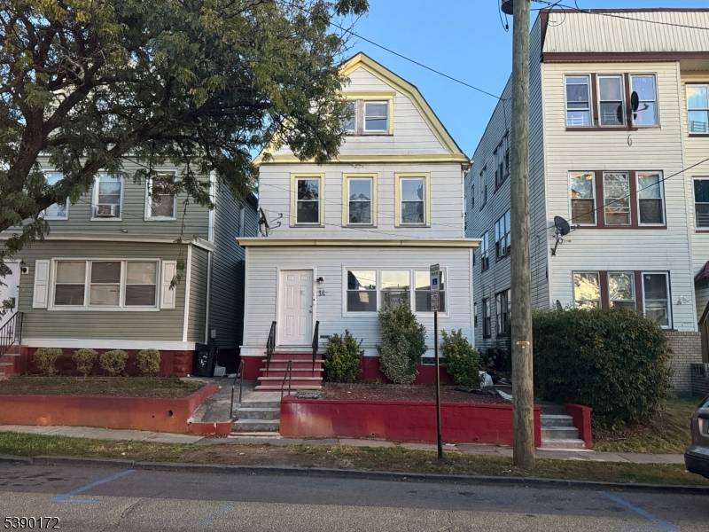 LOCATION LOCATION LOCATION !