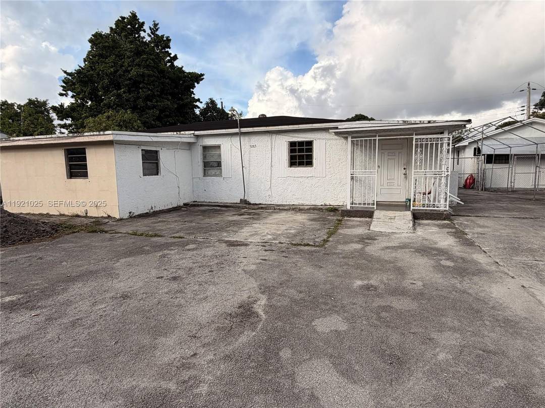 Income producing opportunity on a large 9, 000 sqft lot !