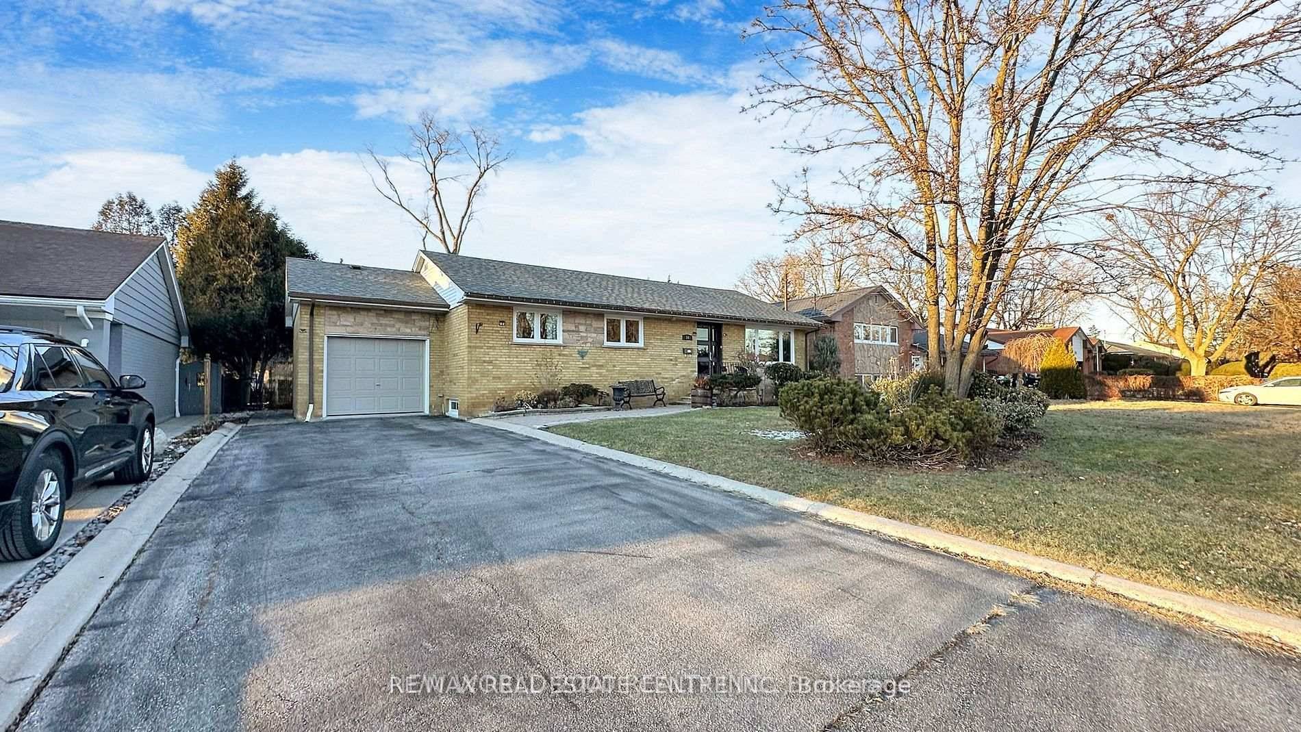This spacious Brand New 3 bedroom Legal Basement apartment with separate entrance in the heart of Streetsville sounds like a fantastic place to live !