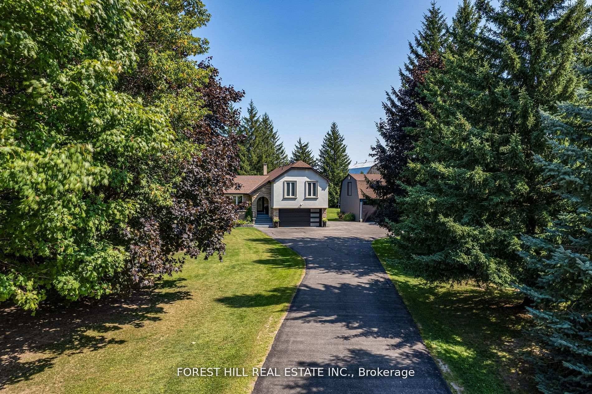 Set on over 1. 5 acres in Innisfil, this stunningly upgraded 4 1 bedroom, 3 bathroom side split home combines modern living with serene privacy.
