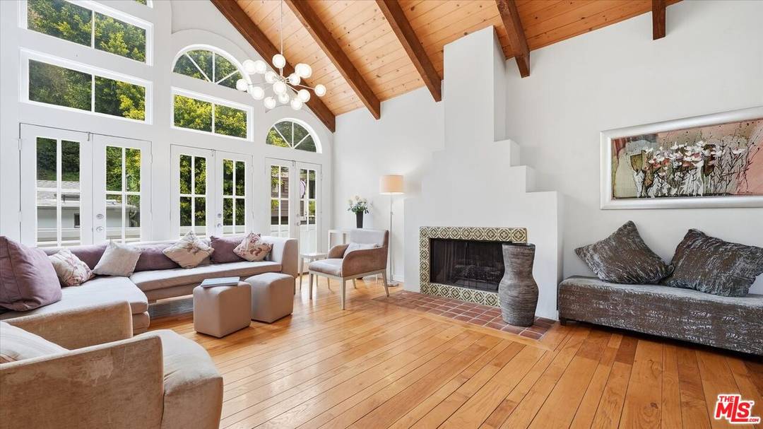 9856   Portola Dr 3BR Beverly Hills Post Office | B.H.P.O. La