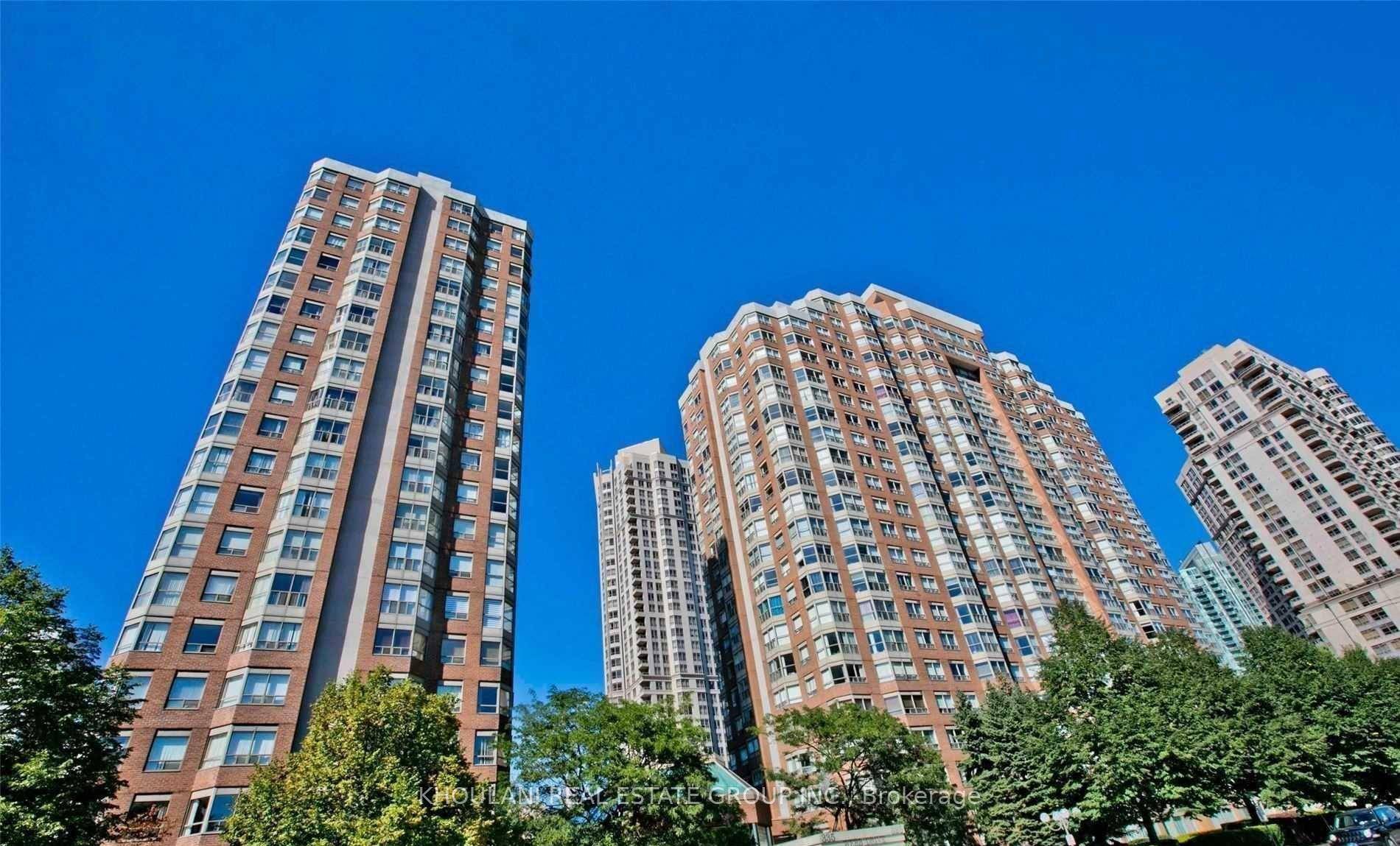 Beautiful Unit In The Heart Of Mississauga Featuring An Open Concept Layout, 1049 Sq.