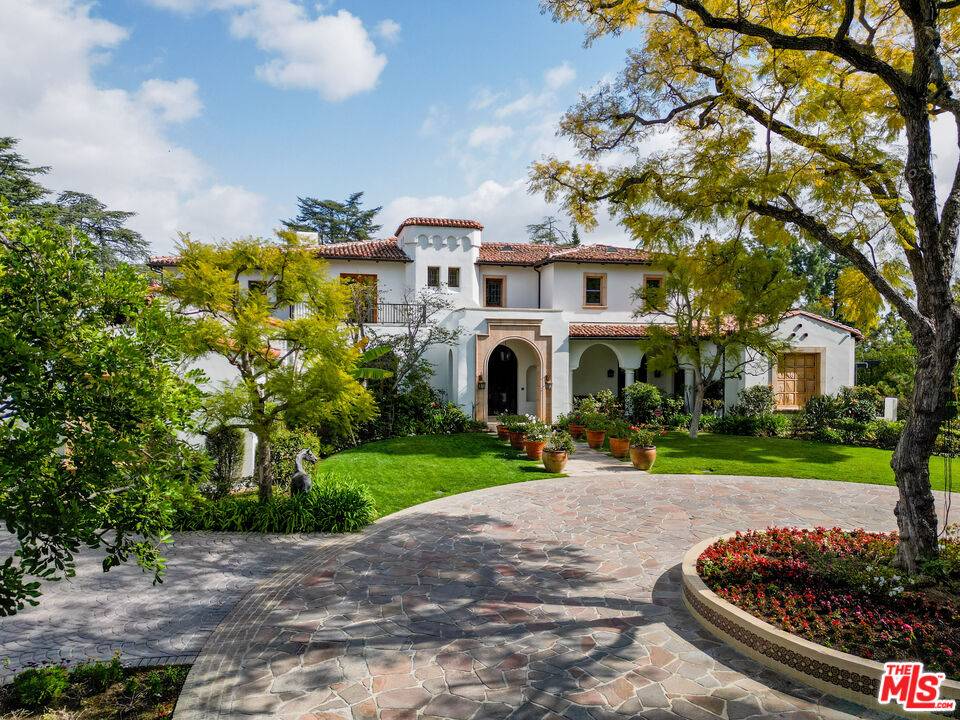 1005   Laurel Way Beverly Hills LA