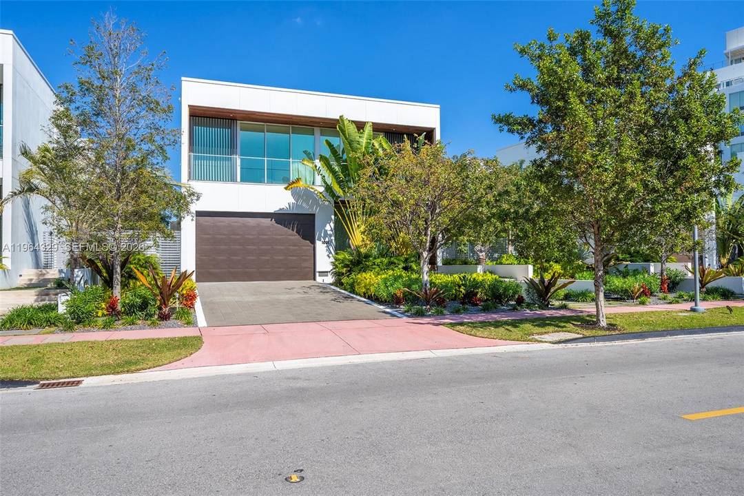 Indulge in the pinnacle of waterfront sophistication at the Ritz Carlton Villa Collection Miami Beach.