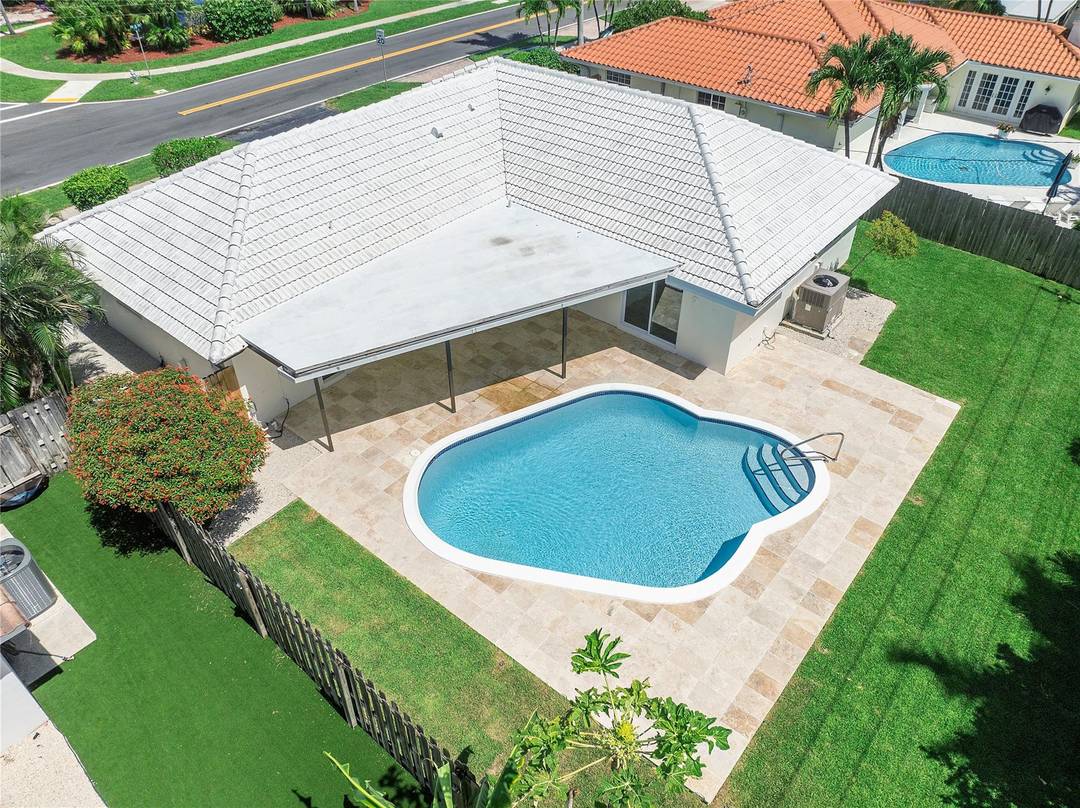 Amazing 4 bed 2 bath with pool.