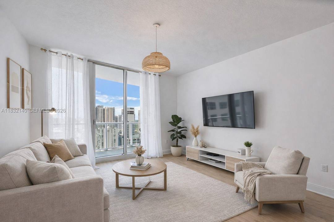 TURNKEY, VACANT unit ready for immediate move in at Latitude on the River !