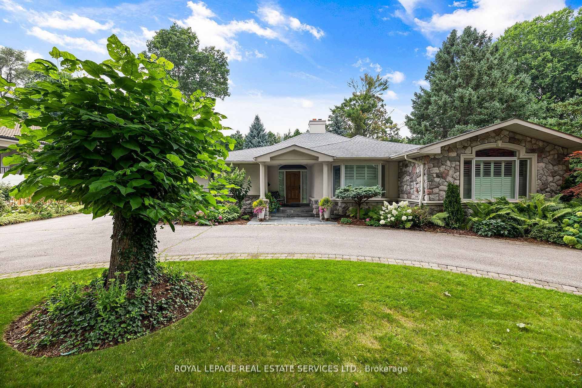 Welcome to 70 Leggett Ave !