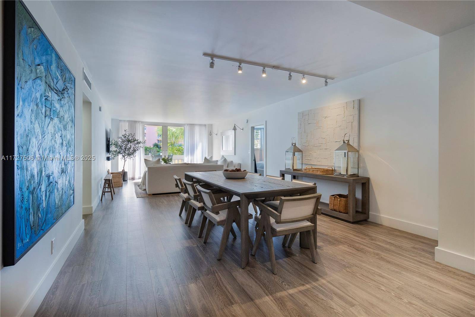 Live in luxury and comfort at the most stunning 2 bedroom, 2 bathroom condo in Gables Waterway Towers prestigious building !
