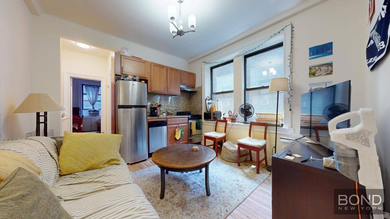 2 Bedroom Midtown WestBOND New York Properties is a licensed real estate broker that proudly supports equal housing opportunity.