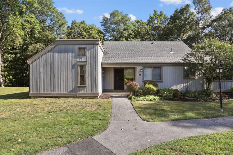 Discover the charm of this Monroe model corner unit, bathed in natural light with generously proportioned rooms.