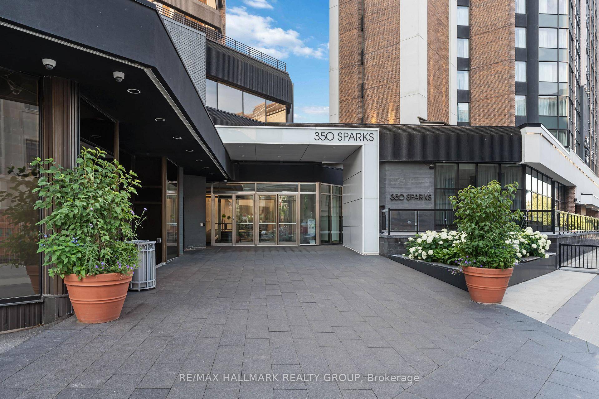 SUB LEASE Located on the 7th floor of 350 Sparks Street, this 1, 540sq.
