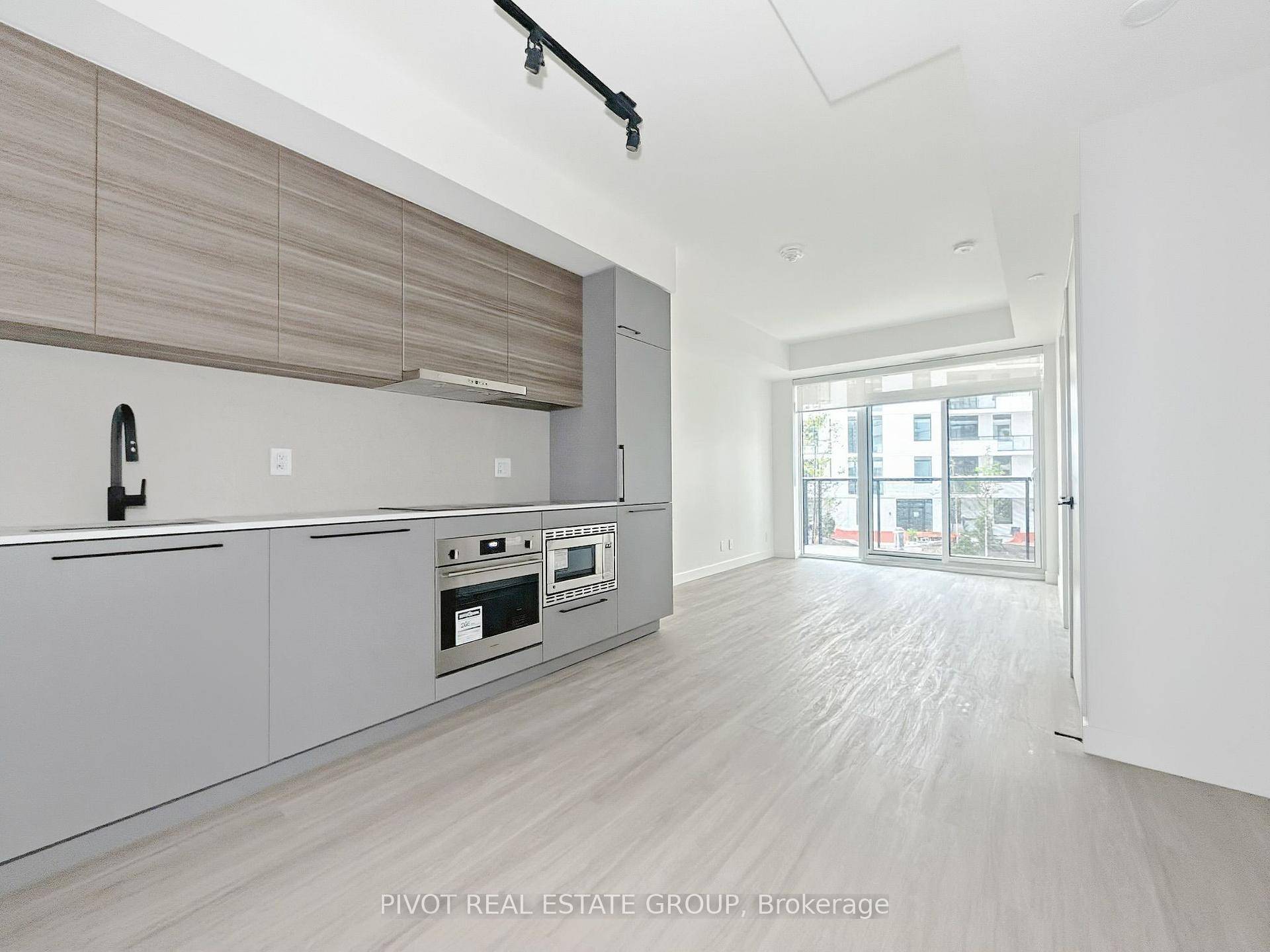 Be the first to live in this stylish 1 BED, 1 BATH Suite at Queen amp ; Ashbridge !