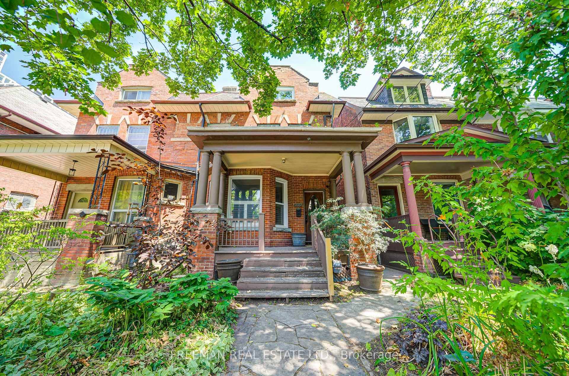 OPEN HOUSE THIS WEEKEND 2 4PM This magnificent home is waiting for you.