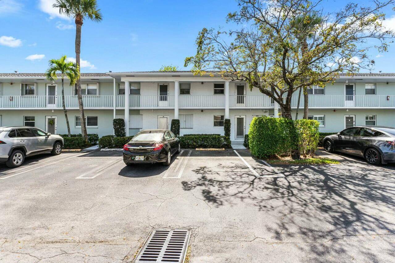 Charming 1 bedroom, 1 bathroom condo in a prime Delray Beach location !