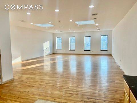 Brooklyn dream loft ! Top floor unit with skylights, large closet space, and massive living space.