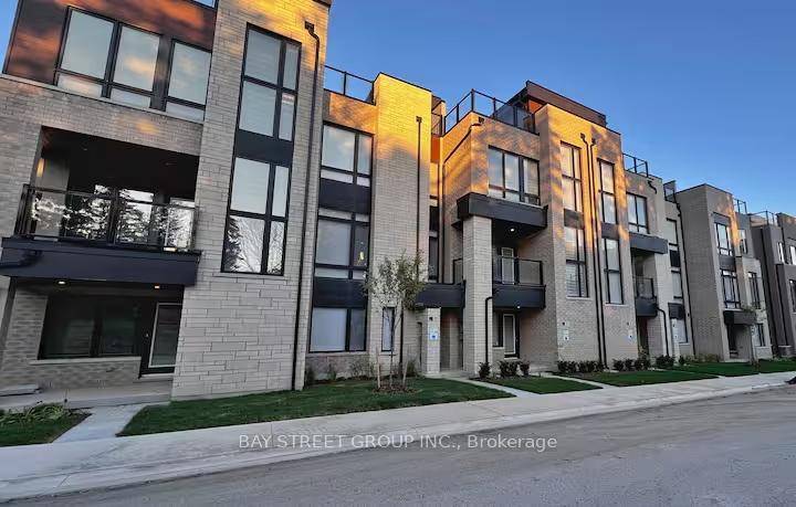 Stunning Brand New Modern Townhouse Situated On Bayview, In The Heart Of Richmond Hill !