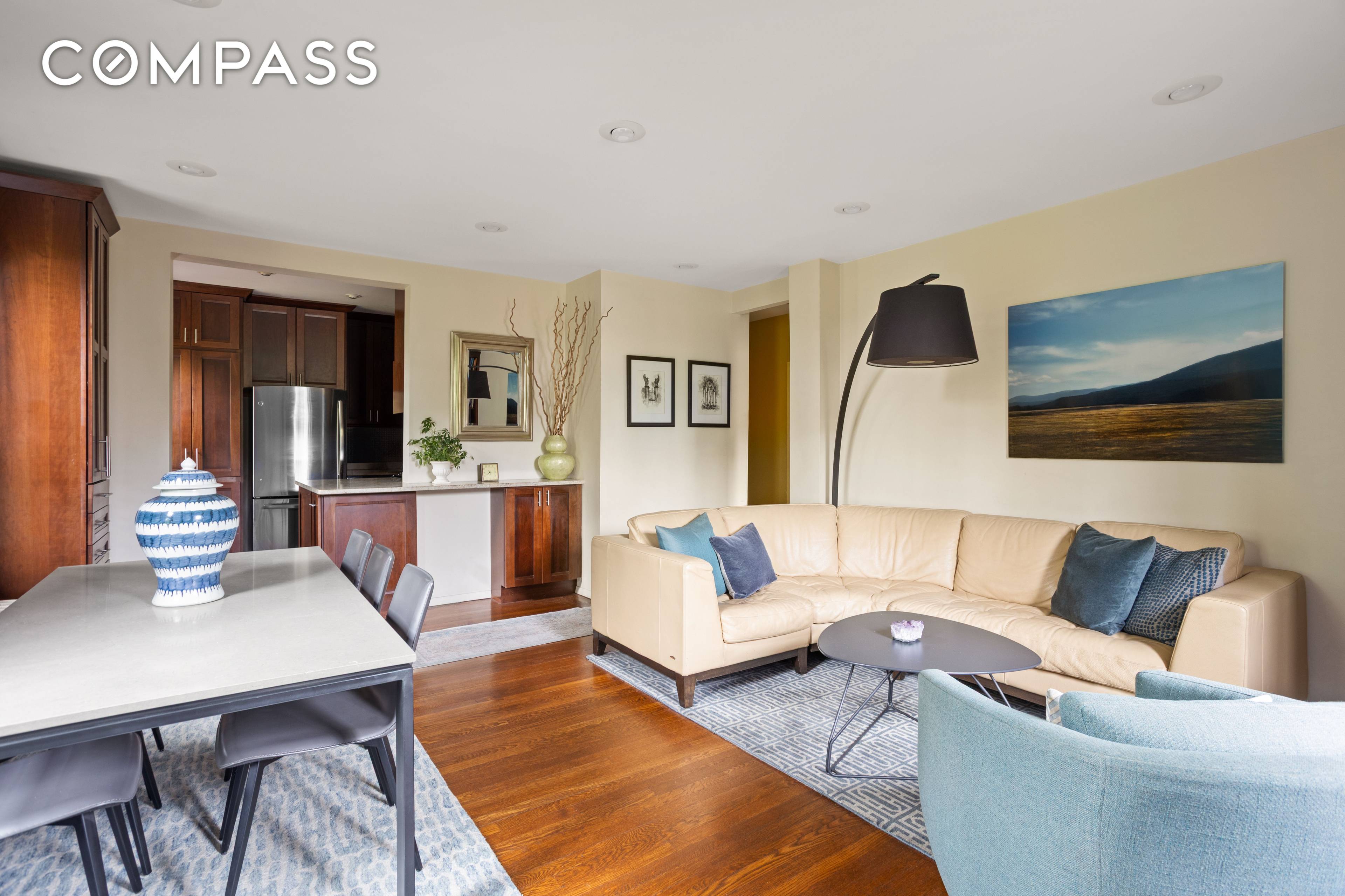 Sunny top floor 2 bedroom with an in unit washer and dryer !