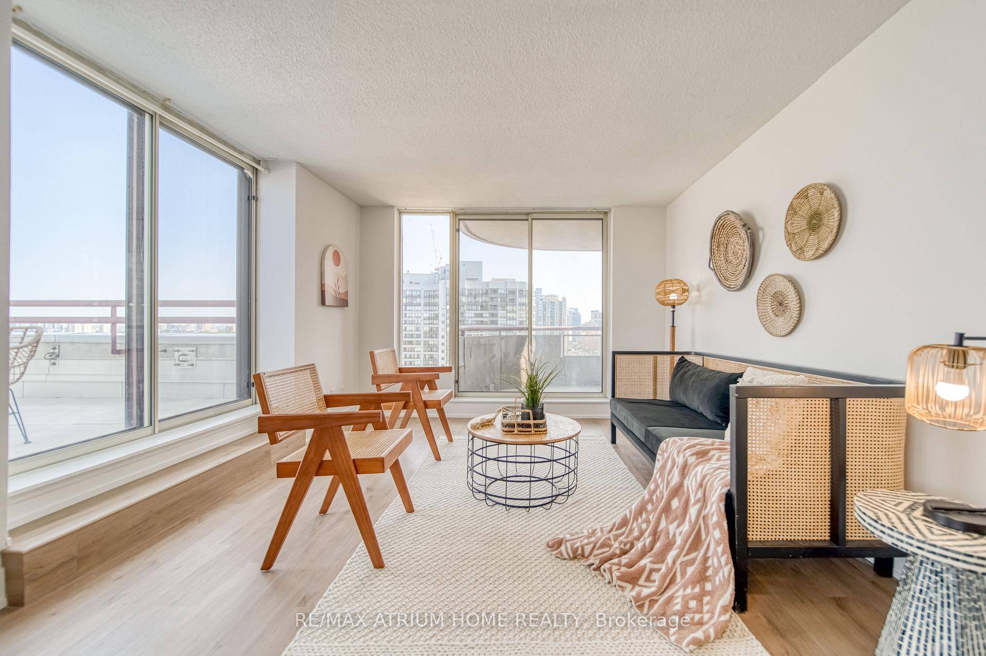 This is a rare opportunity to own PH306, a bright and spacious penthouse level residence in one of North York's most desirable communities.