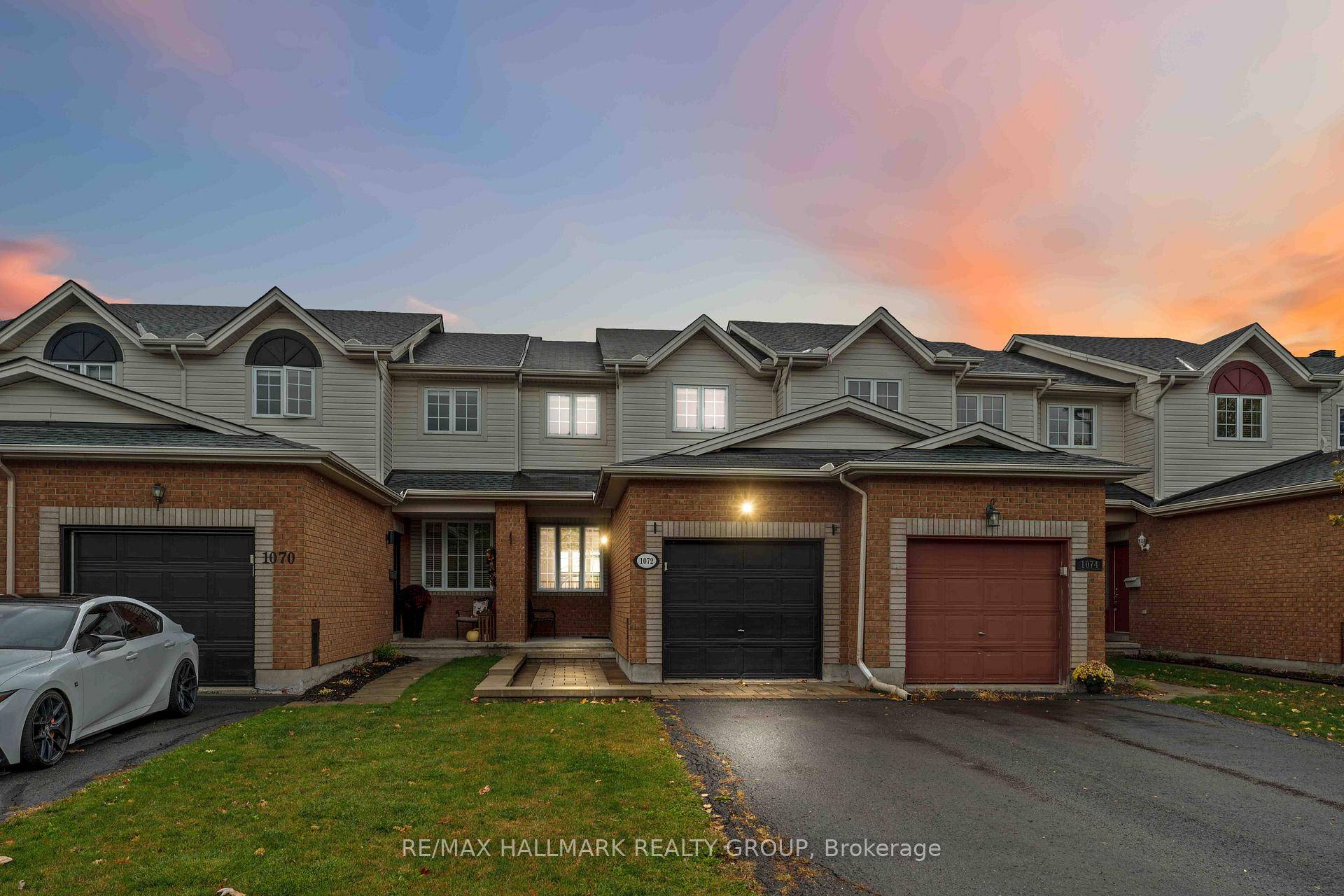 Welcome to 1072 Brasseur Crescent a charming and well maintained townhome in a fantastic family friendly neighborhood !