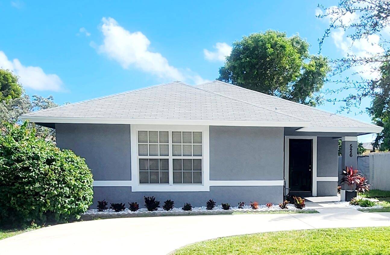 Come and see this beautiful complete upgraded property for seasonal rental, 4 bedrooms 2 bath very well located in Delray Beach, couple minutes from the beach, restaurants and I 95Unbranded ...