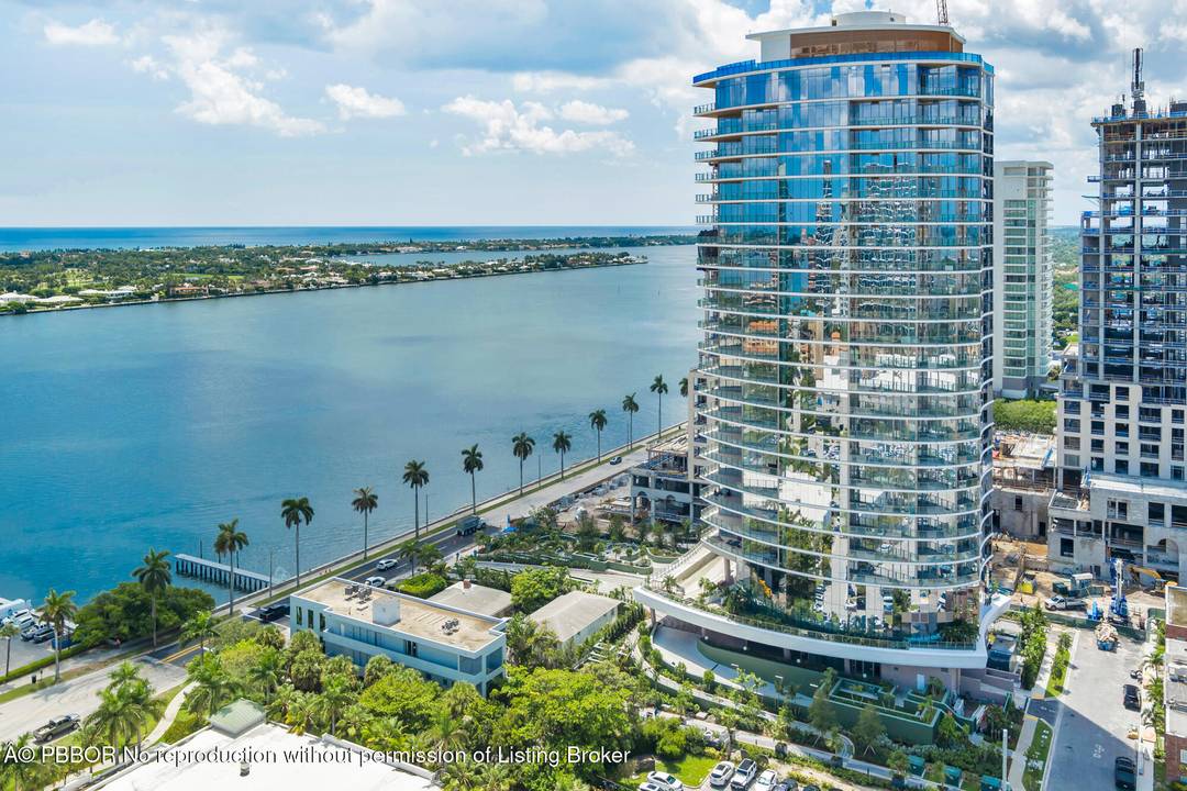 With only 40 residences and a maximum of two residences per floor, Forte on Flagler offers a high level of privacy and exclusivity.