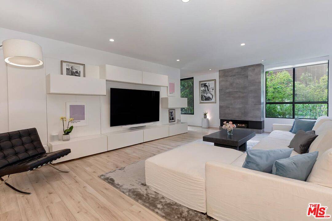 814   Amherst Ave 2BR Brentwood La