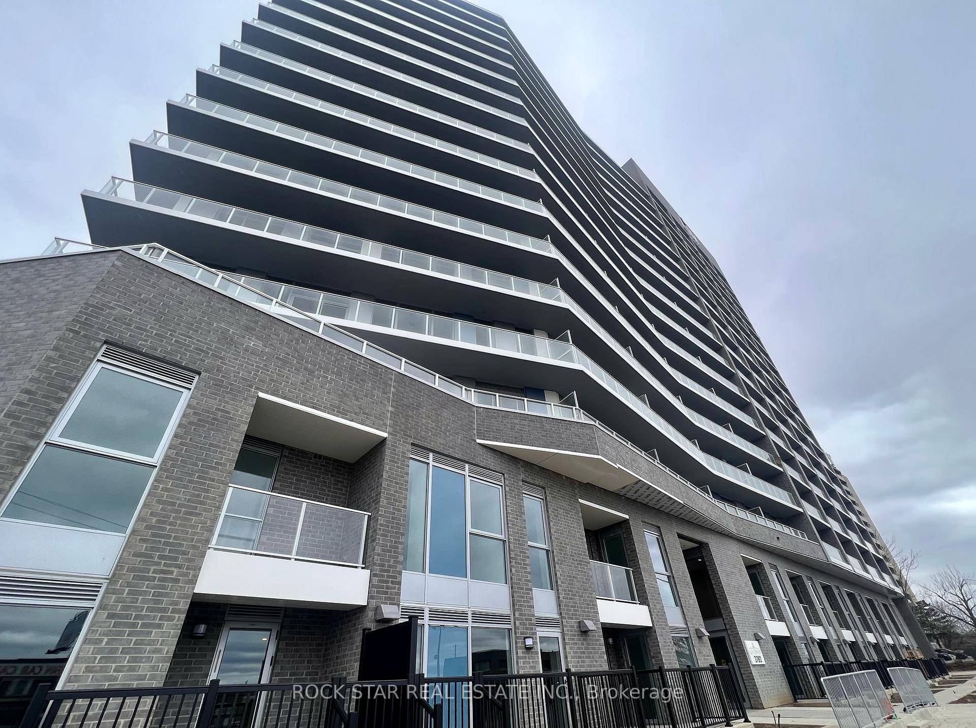 Ready to move in ! Stunning 1 bedroom den on the 12th floor in the highly sought after LJM Hamilton condos in Stoney Creek.