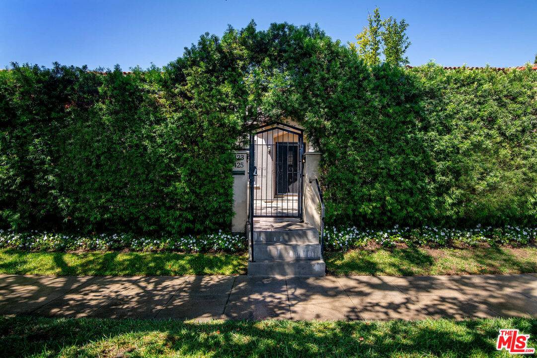 423  N Orange Dr 3BR Hancock Park La
