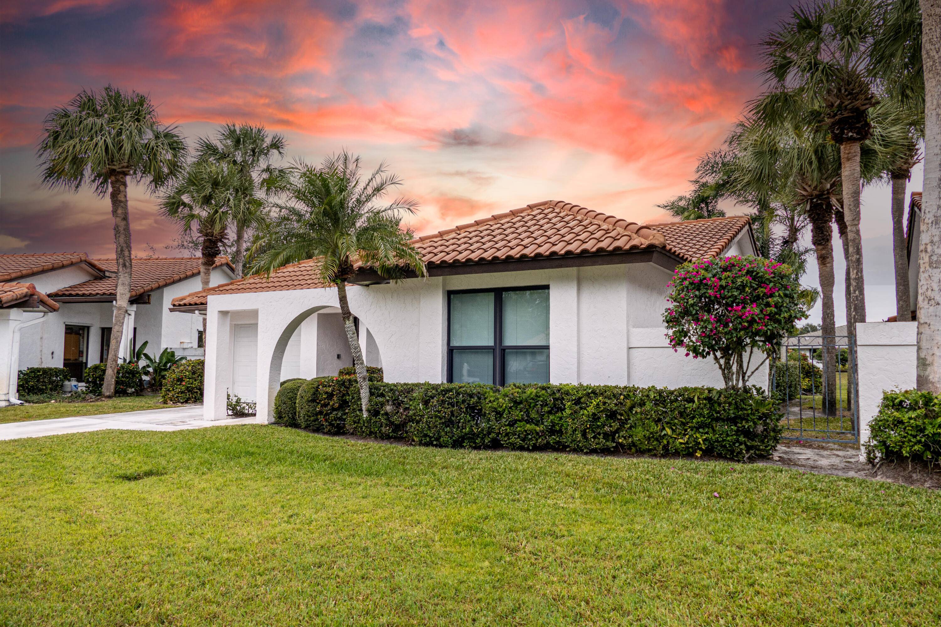 WELCOME HOME to Martin Downs West Villages in desirable Palm City !