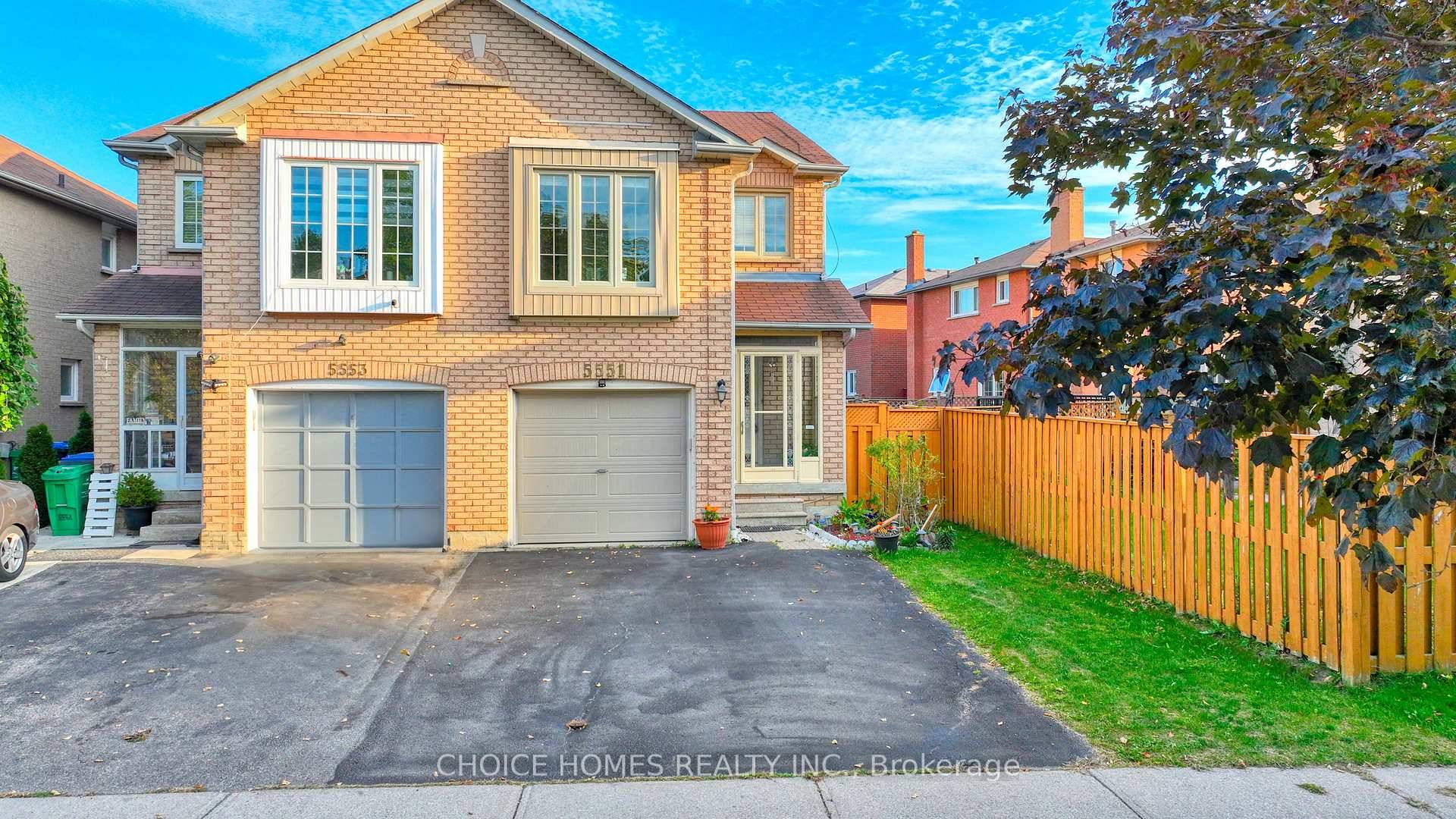 Spacious 4 Bedroom Semi Detached Home in the heart of Mississauga.