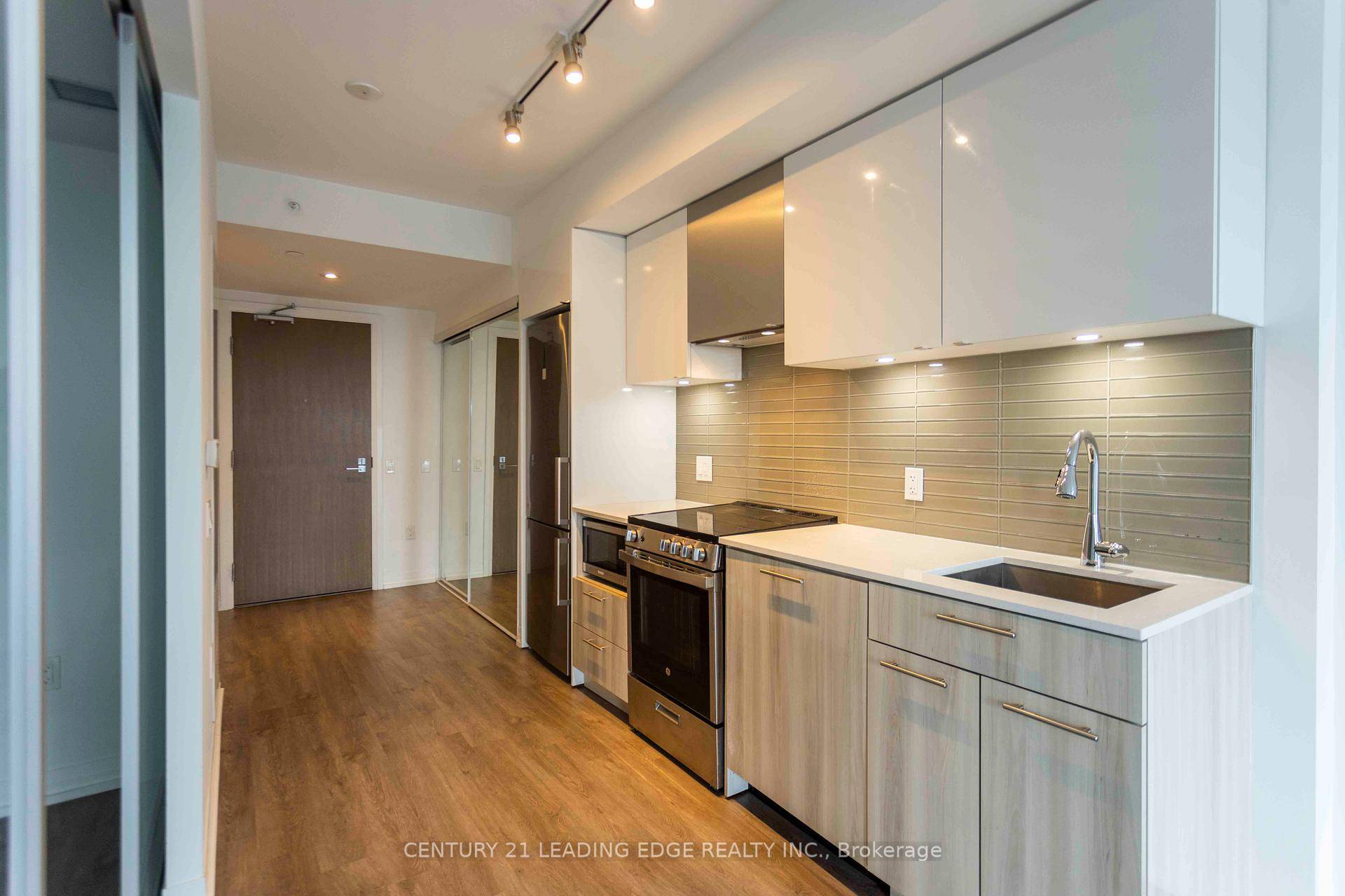 Convenient Location Two Bedroom, 1 Bath Condo w Parking amp ; Locker In Dundas Square Gardens.