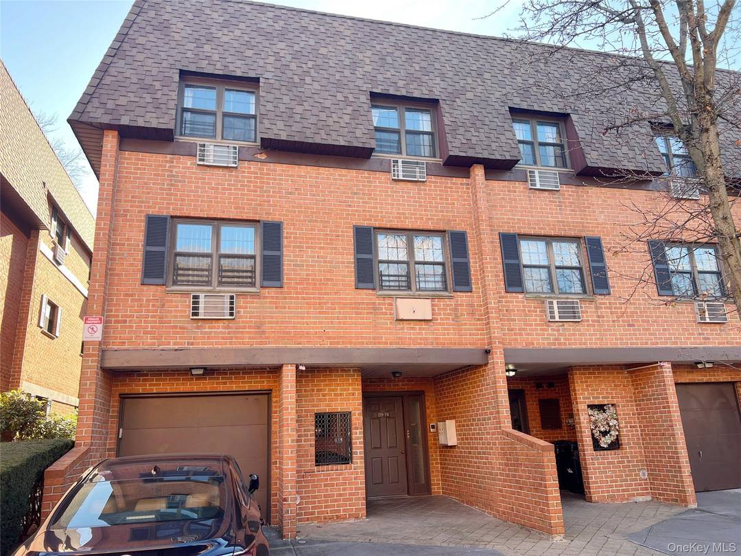 This bright and spacious third floor townhouse offers 3 bedrooms and 2 full bathrooms in a desirable corner unit.