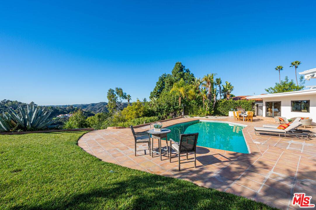 9606   Arby Dr 4.0 Beverly Hills LA