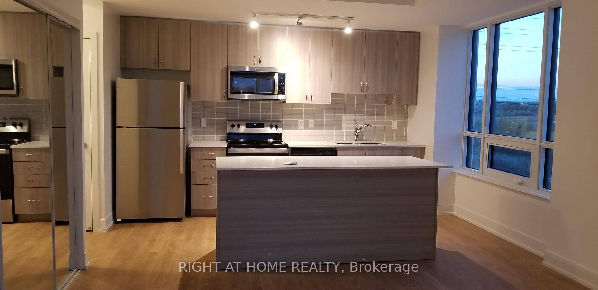 Live the modern lifestyle in this bright and spacious 3 bedroom, 3 washroom corner unit townhouse, perfectly located just across the GO Station and minutes from the lake.