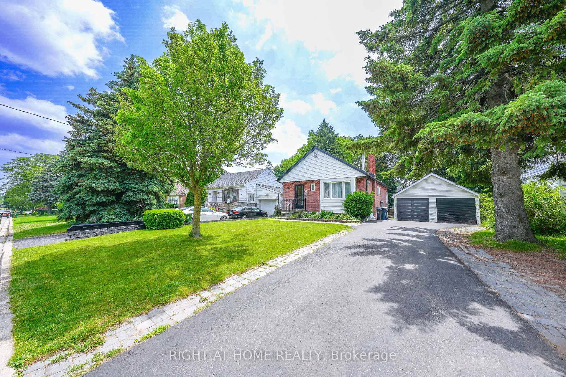 Pretty Bungalow On Premium 53X150 Ft Lot.