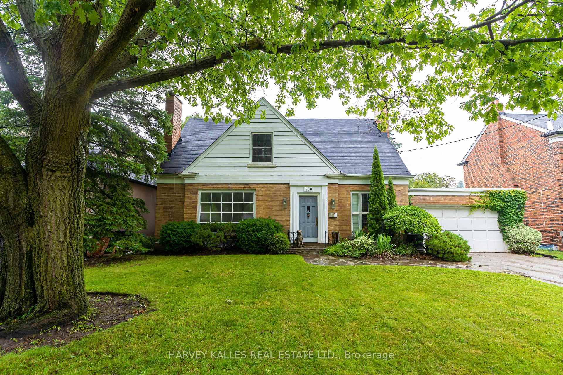 Rare 60 ft lot, walk to Sunnybrook Hospital !