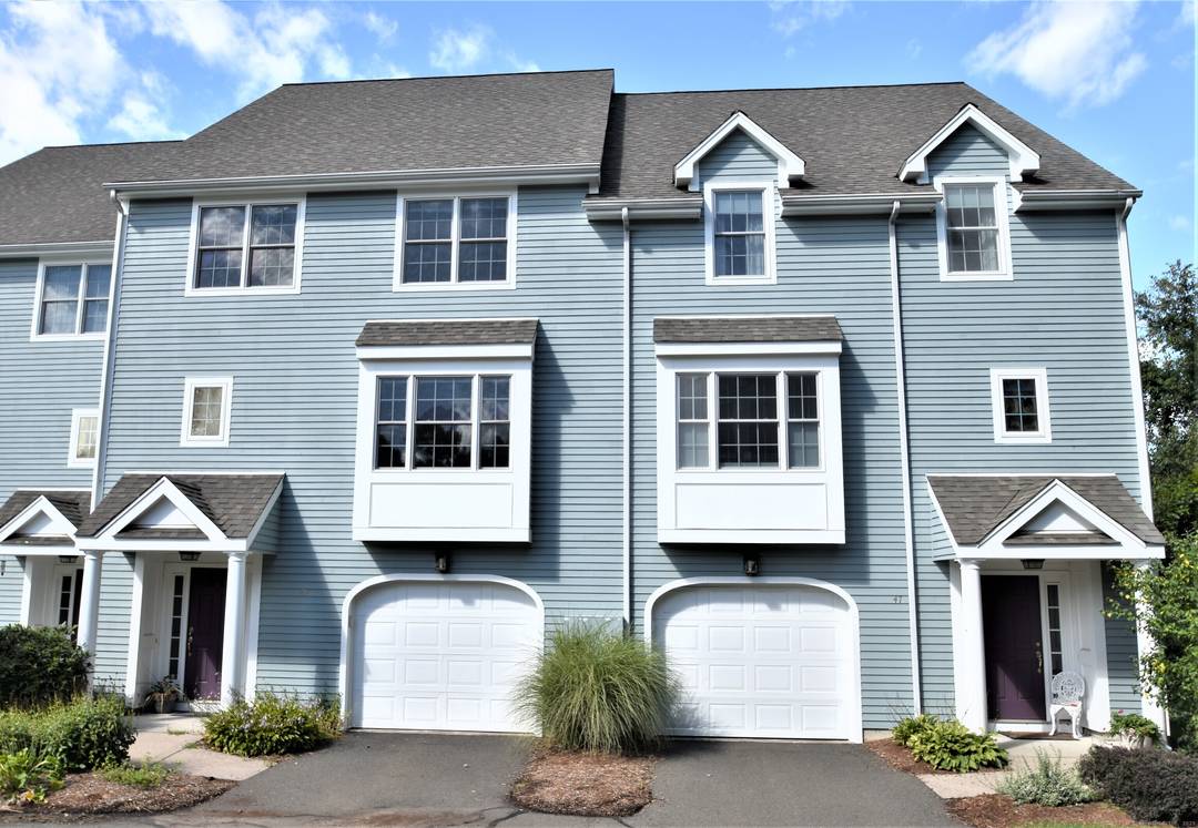 Located in the heart of the Village of South Glastonbury is where you'll find this Townhouse condo unit in Phase IV of South Mill Village.
