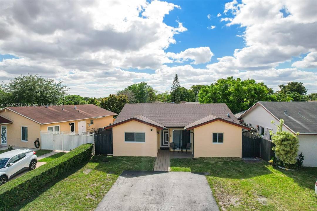 Beautiful amp ; spacious 2BD 2BA single family home in remarkable condition !