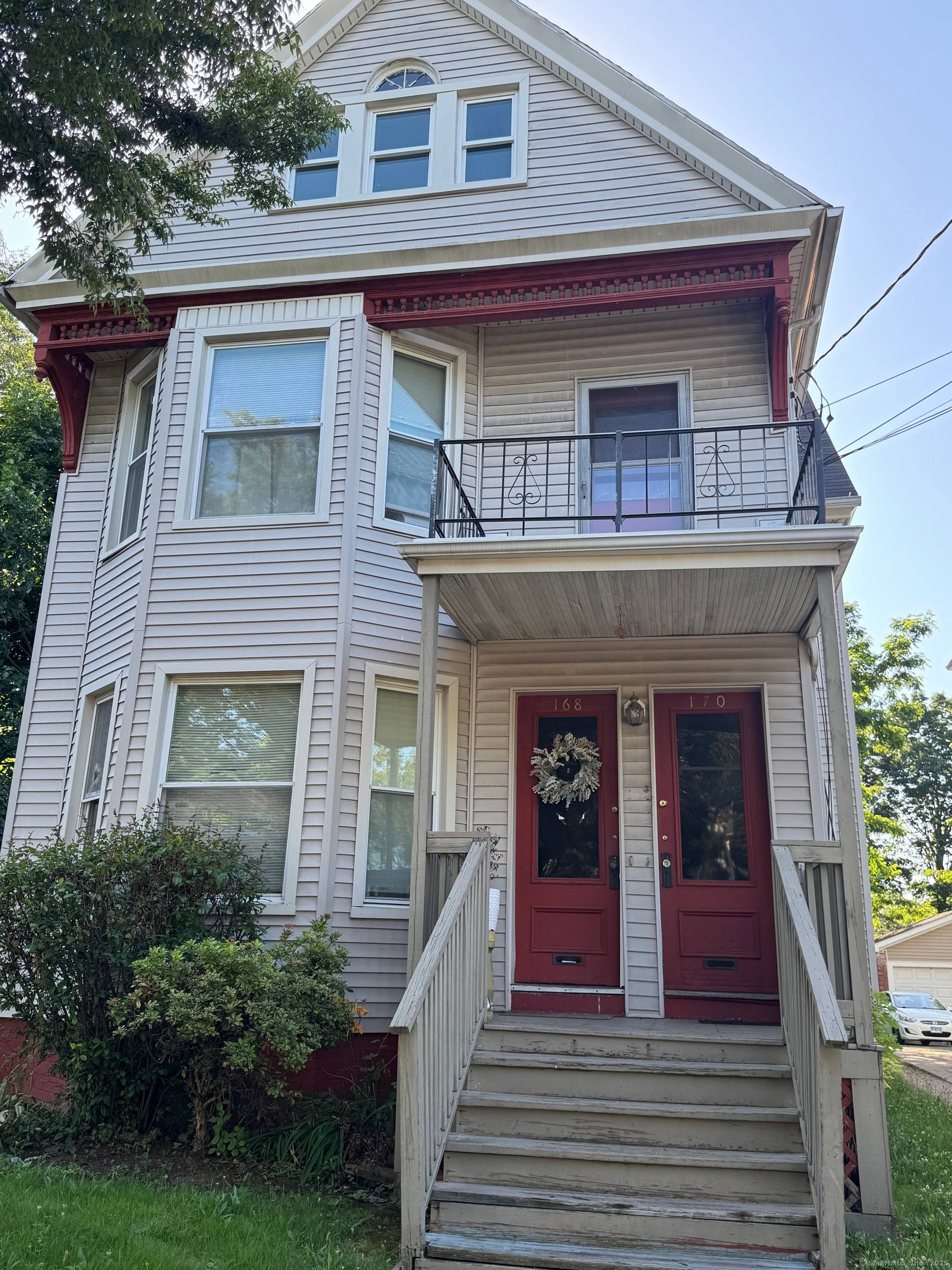 Investor or owner occupied opportunity !