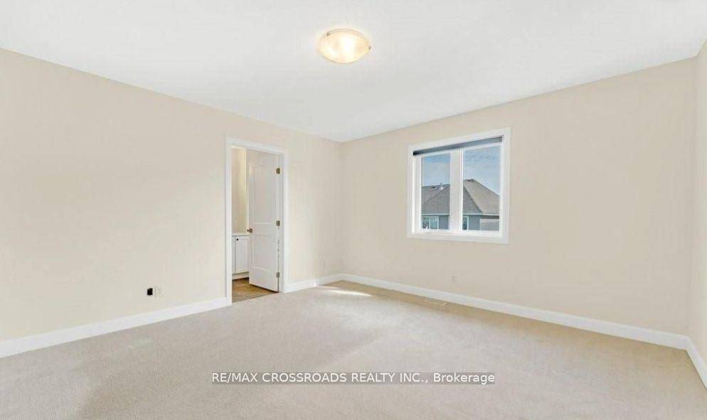 Brand new 2 yr old END UNIT townhouse close to 2, 000 sq.